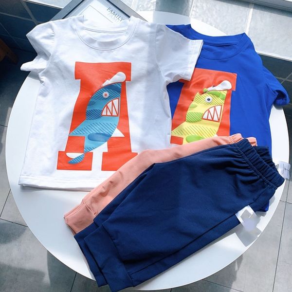 

20233 лета детской акулы пена стерео печать футболки установлена ​​свободный костюм футболка брюки набора с короткими рукавами шорты капри к