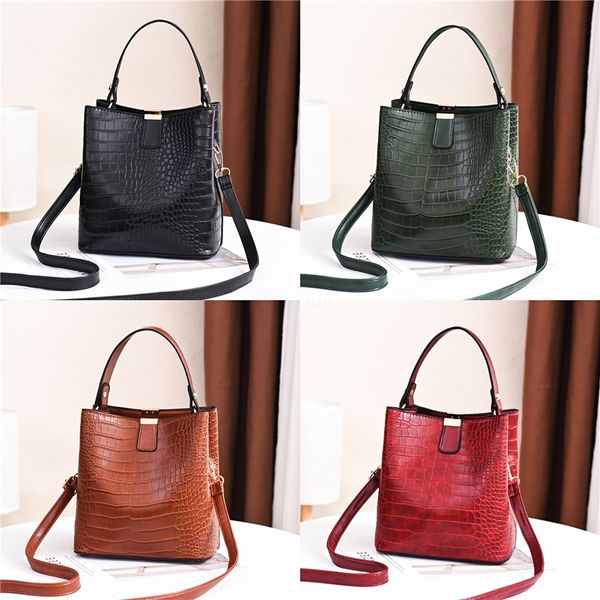 

2020 spring new straw bag boho shoulder bag simple large capacity beach tassel bags stylish simplicity bolsos mujer#287