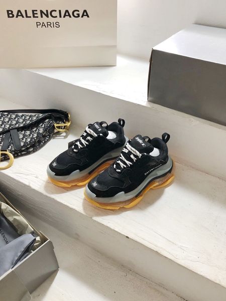 

2020y designer to create casual and comfortable all-match sports shoes, travel shoes outsole non-slip design with original box delivery, Black