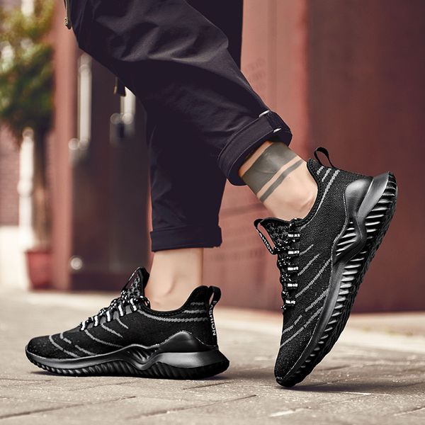 

2020 men's fashion flying weaving mesh breathable leisure sports running shoes