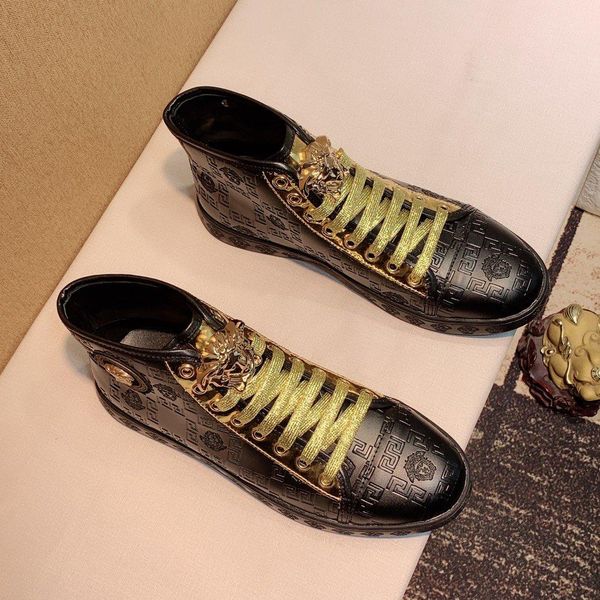 

2020e luxury custom medusa embossed leather comfortable high-casual men's short boots,and fashionable wild lace-up sne, Black