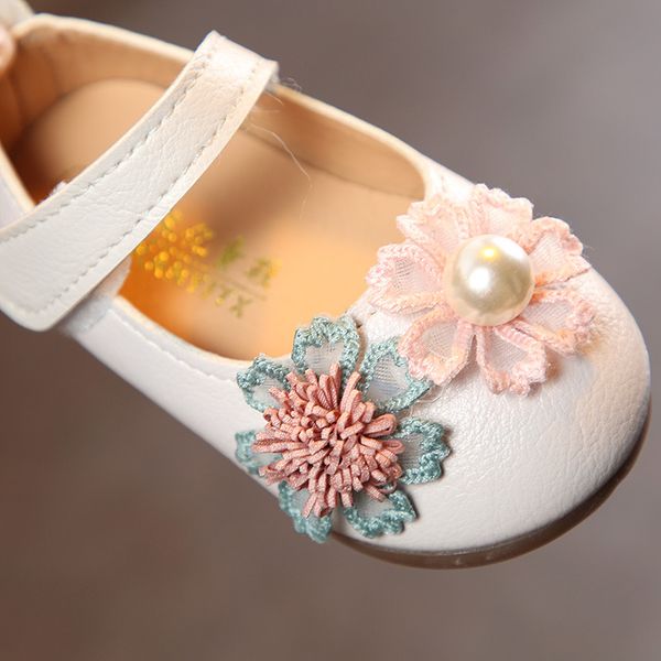 

2020 autumn new pearl flower soft bottom baby shoes korean sweet round head flower girl princess shoes