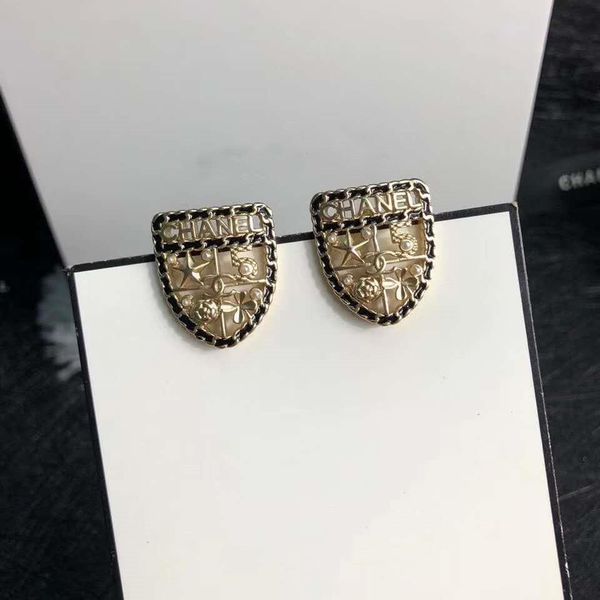 

fashionable pearl shield letter stud, Silver