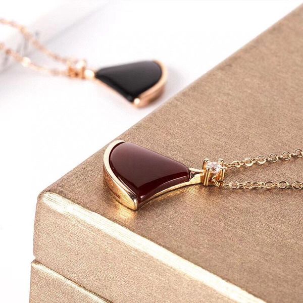 

small fan-shaped skirt silver necklace 18k rose golden ossicular chain female red tide net fritillaria pendants valentine's day gift