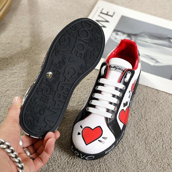 

2021-2020n trend hand -painted graffiti leather casual shoes men and women comfortable sports shoes fashion wild couple shoes ,size 35 -45, Black