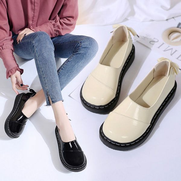 

small leather shoes women spring and autumn 2020 new korean version of the wild round head shallow mouth casual board shoes, Black