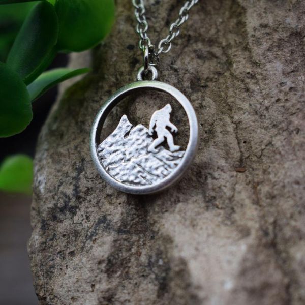 

1pcs new arriva antique silver plated bigfoot necklace running in the mountain sasquatch sanlan