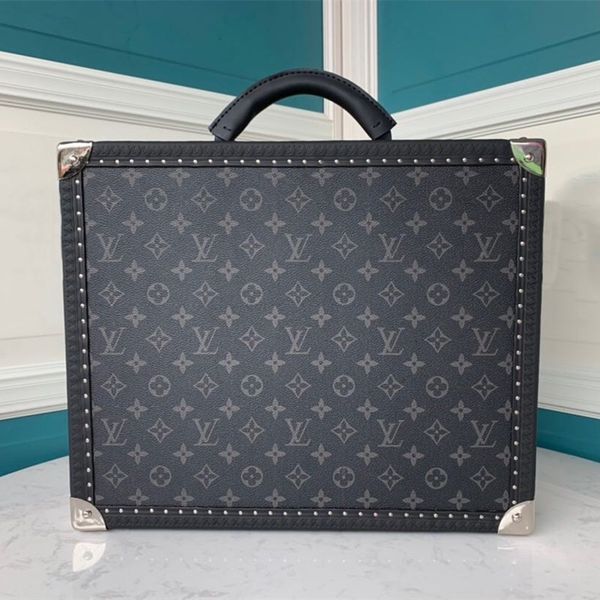 

две оѬон емодана закѬеплен двђм кѬепежнми леменами. кожа икиѬђ