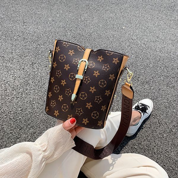 

new 2020 women's wide strap all-match bucket shoulder shoulder messenger bag fashion printed bucket bag