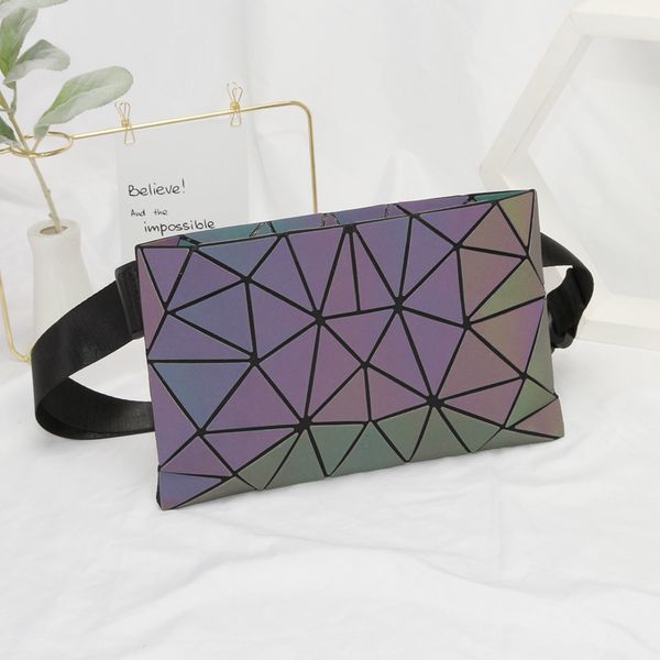 

2020 new women's shoulder bag fashion rhombus luminous bag women's shoulder diagonal chest korean version wild handbag