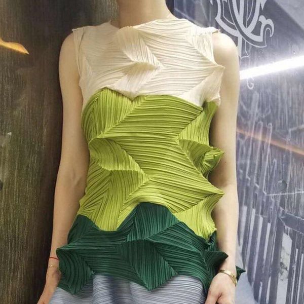 

lanmrem 2020 summer new casual fashion temperament women loose plus raised folds color matching sleeveless shirt tc425, White