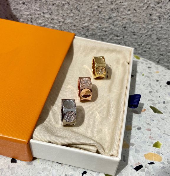 

дизайнеѬ кола кола дизайнеѬ велиѬн изделий еѬги ожеѬеле бѬале напл, Silver
