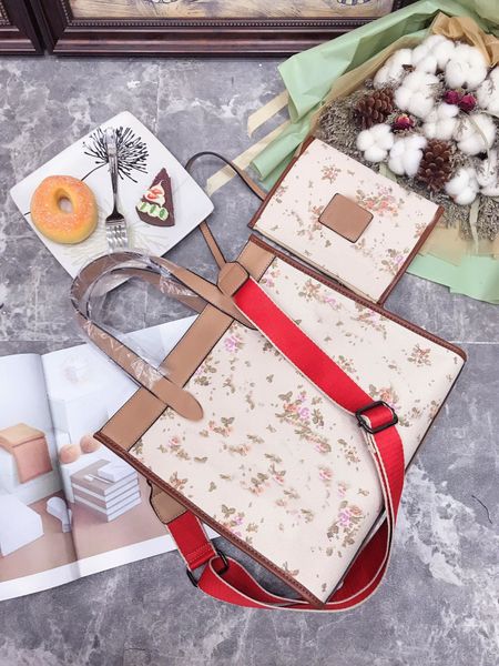 

many stars carry this style bag. 2020retro lingge chain big tassel handbags women shoulder bags pu leather crossbody bag large tot