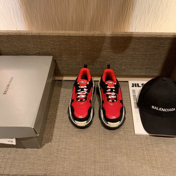 

198designer to create casual and comfortable all-match sports shoes, travel shoes outsole non-slip design with original box delivery, Black