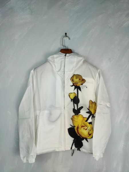 

new the new hoodie jackets with yellow roses are light and light for the summer, Black;brown