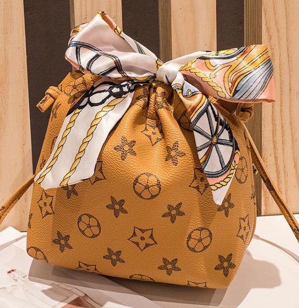 

Designer Shoulder Bag Hand Printed Silk Scarf Ladies Storage Bag 2020 New Arrival Bucket Leather