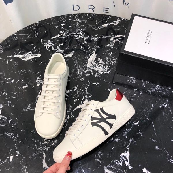 

2021-2020a new trend bee pattern leather casual shoes graffiti men and women outdoor sports shoes fashion wild party couple shoes ,size 35, Black