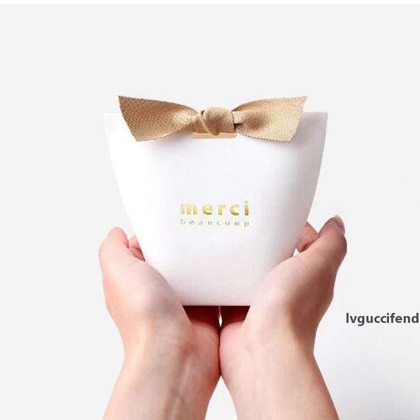 

100pcs/50pcs/20pcs merci beaucoup white color wedding gift boxes paper cake box baby shower favor boxes candy box with ribbon t200229