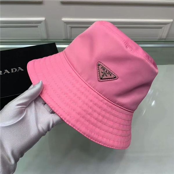 

2020 black pink fashion designer classic bucket hat, fisherman hat, outdoor travel hat, men's and women's hats, Blue;gray