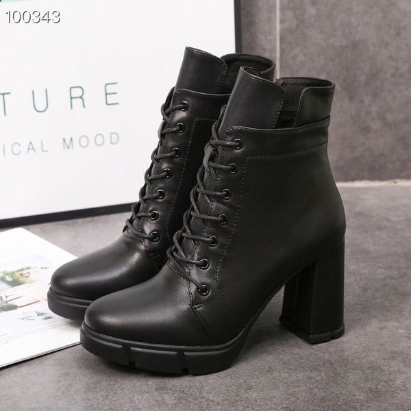 

2020 new zw luxury designer ladies star trail ankle boots ladies leather thick heel fashion luxury designer high heels