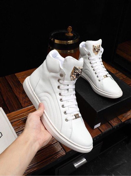 

2020t luxury high-end leather embroidered printed high-casual men's short boots, high-end fashion wild lace-up outdoor sports shoes, Black