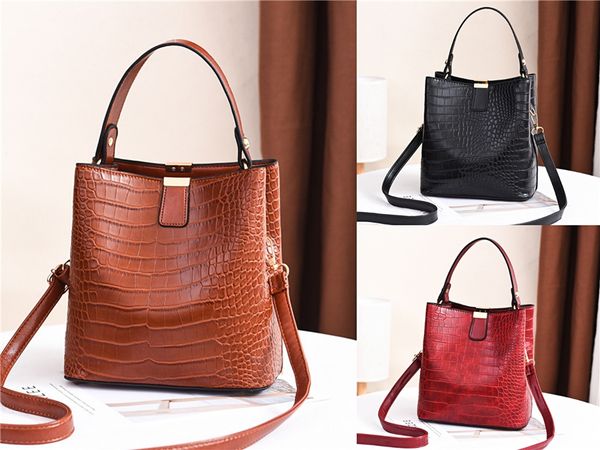 

design handbag european and american fashion patent leather light plastic portable handbag shoulder bag banquet bride married package#935