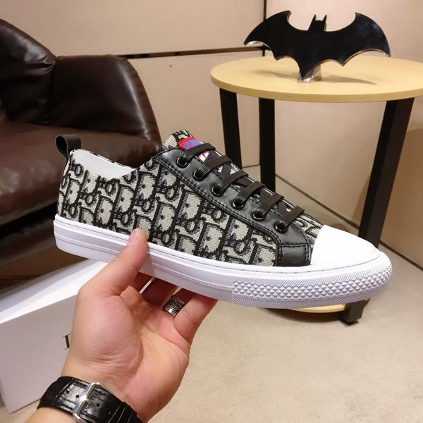

2019z autumn luxury fashion leather men's low-casual shoes, fashion outdoor wild sports shoes, original box packaging