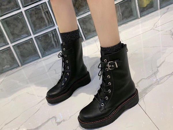 

2020f autumn and winter new small boots belt buckle with martin boots low heel women's boots slip, original box delivery