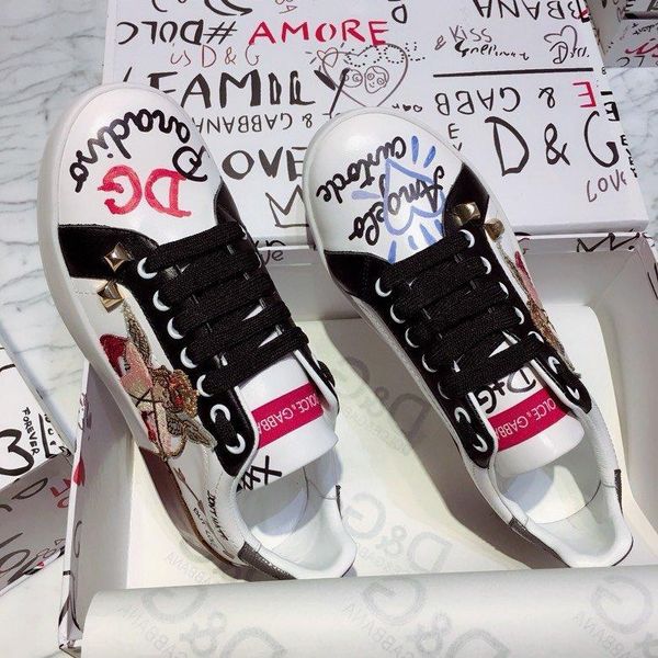 

2020j new trend graffiti leather casual shoes men and women outdoor comfortable sports shoes fashion wild couple shoes, size 35-451, Black