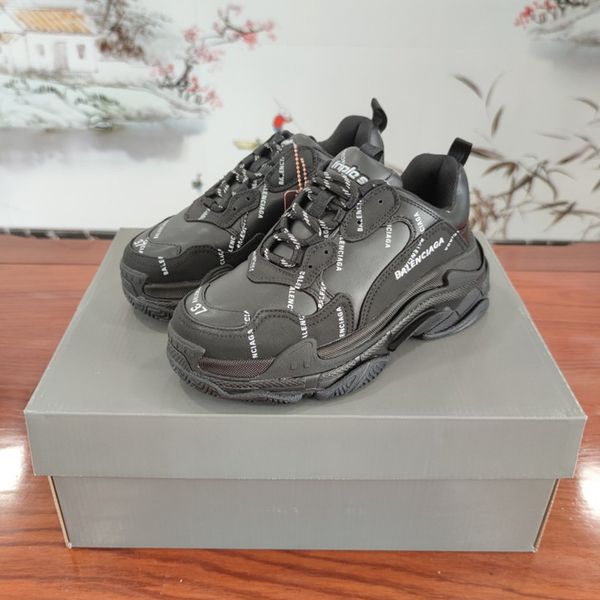 

2020mr designer designs new leisure and entertainment hiking shoes, outdoor jungle adventure shoes, original packaging and box delivery, Black