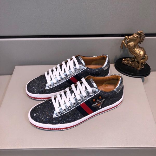 

2019w new embroidered bee pattern leather white shoes, trend wild flat-bottomed sneakers, comfortable shoes original box packaging: 38-4411, Black