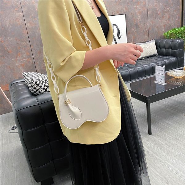 

2020 new shoulder bag women's casual fashion korean version of the solid color chain asymmetrical handbag lady