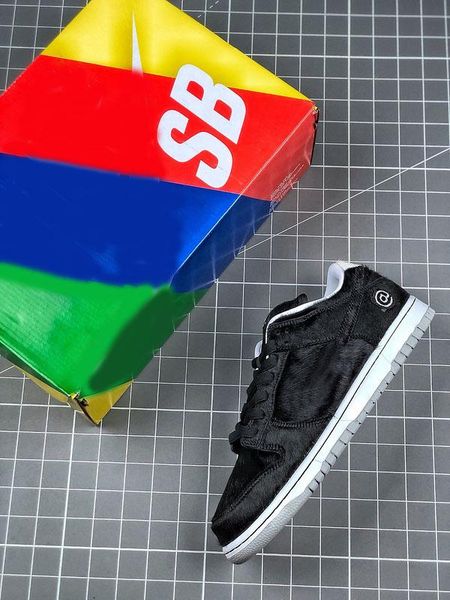 

release medicom toy x sb dunk low be@rbrick skate shoes black sail hairy upper running shoes men sports sneakers with box