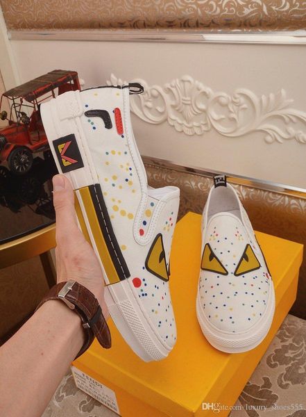

espadrilles с откидным оленьей пяткой счетчиком, позволяя обувь, чтобы носить как тапочки. веревка и резиновая подошва. изготовлен из красно