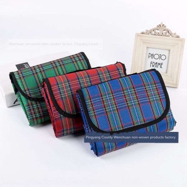 

production outdoor meal meal camping picnic waterproof moisture-proof folding travel mat acrylic plaid beach mat