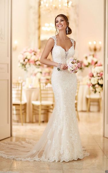 

fishtail mermaid wedding dress 2020 new large retro slim shoulders slim tailed lace bridal dress, White