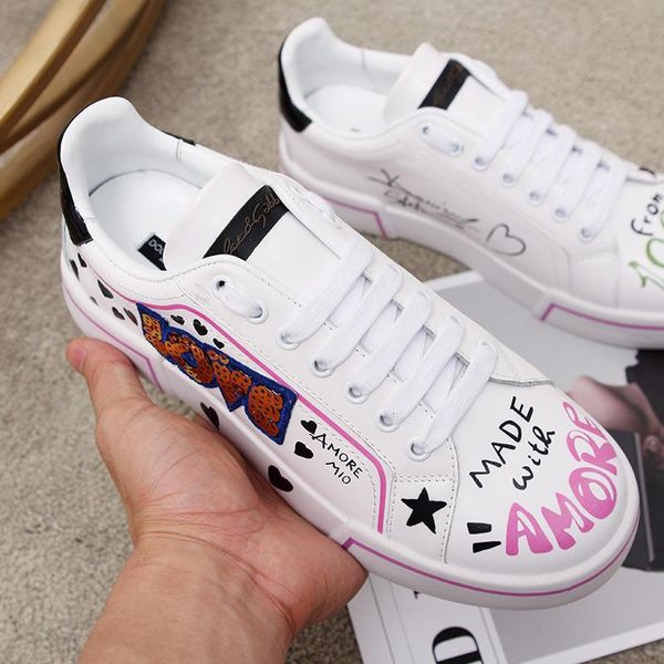 

2020a new trend embroidered graffiti leather casual shoes outdoor men and women sports shoes fashion wild couple shoes, size 35-45, Black