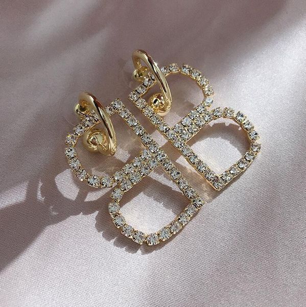 

2020 european and american fashion full of diamond creative b letter earrings temperament texture net red exaggerated earrings showing thin, Golden;silver