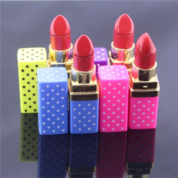 Accendini di nuovo stile Forma di rossetto creativo Accendino a gas butano Accendino a fiamma aperta Colore casuale NO GAS