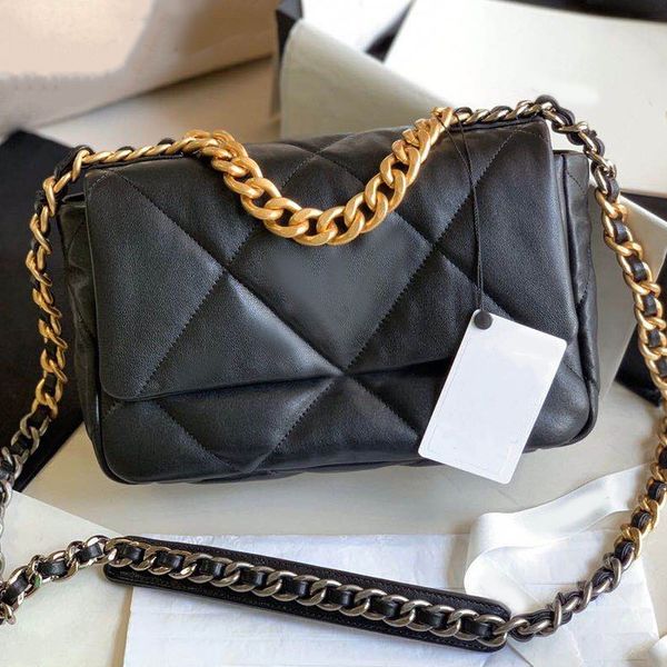 

created by the classic model + style many star models in the push can carry back a long chain is painted goat skin