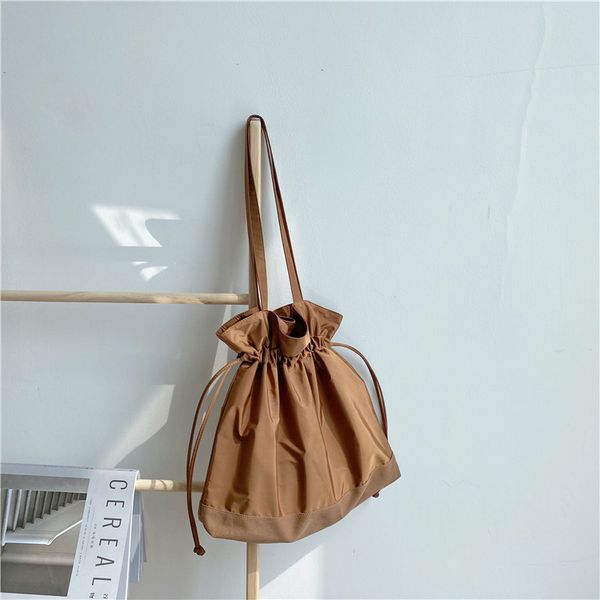 

повседневные нейлон drawstring сумки плеча женщина сумки простая большие емкости женщина сумка solid color плиссированной ручная сумка женск