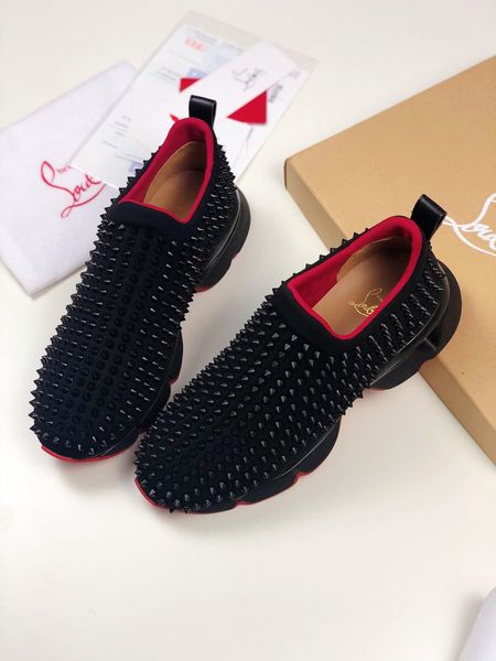 

a2020 new high-end fashion men's and women's casual shoes, black personalized rivet shoes, wild outdoor lovers sports shoes, trend