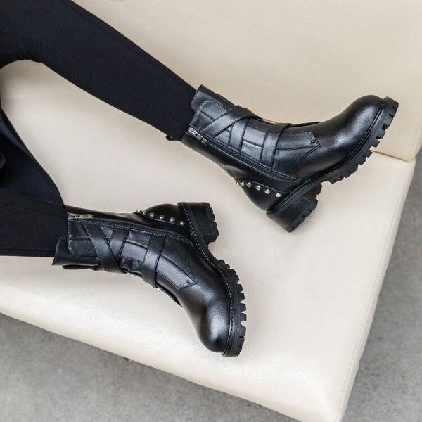 

2020-е годы новая мода на толстой подошве женских британских ветра мартин сапоги моды диких кружева короткие сапоги, оригинальная упаковка к