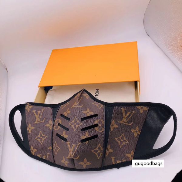 

designer anti-dust cotton mouth face mask black protective masks facemask man woman wearing black fashion luxury facemask have box