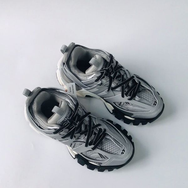 

202019 designer to create casual and comfortable all-match sports shoes, travel shoes outsole non-slip design with original box delivery, Black