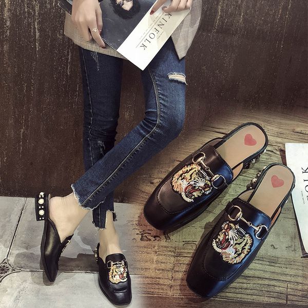 

fashion luxury designer women shoes embroidered flat bottom student cauual style sandals girl slipper classic chain animal pics cs04, Black