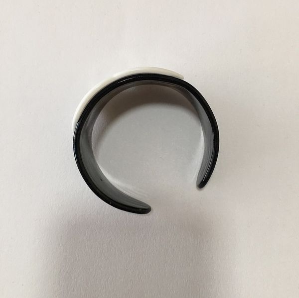 

fashion simple black and white acrylic bracelets classic hand chain for ladies favorite bangles jewelry accessories vip gifts