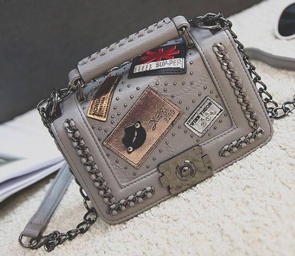 

2020 новое прибытие трехмерная стереотипной замок малый квадрат сумка multi-элемент medal одно плечо диагональный портативный женский мешок