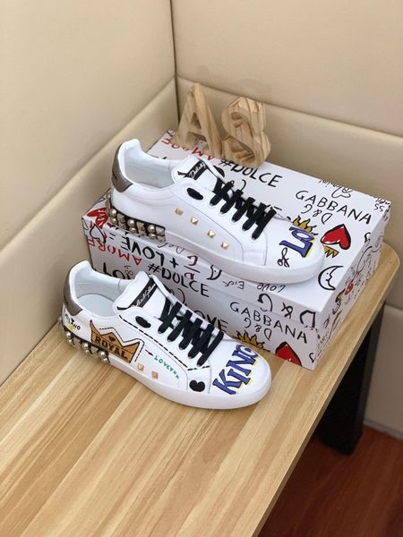 

2020-2019n summer new brand leather men's shoes low to help casual flat shoes, fashion wild sports shoes, size: 38-44