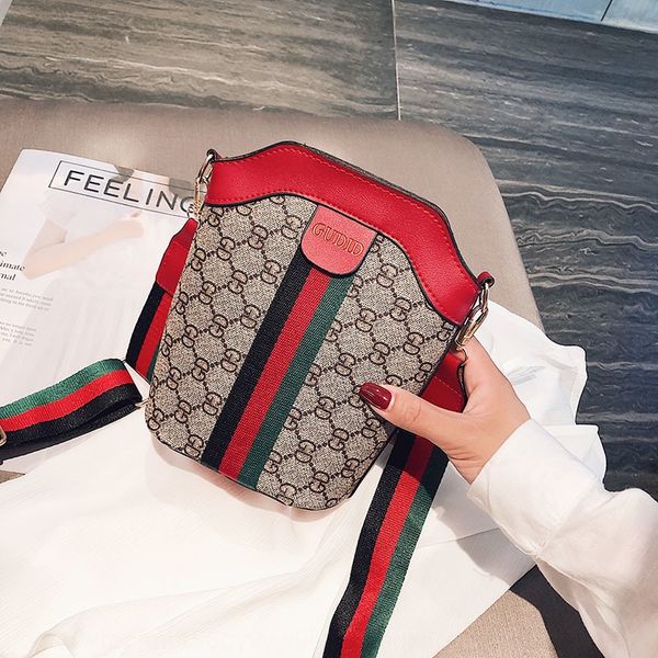 

2020 new bucket messenger shoulder women's pu printing women's shoulder bag casual slanting all-match bucket bag, White